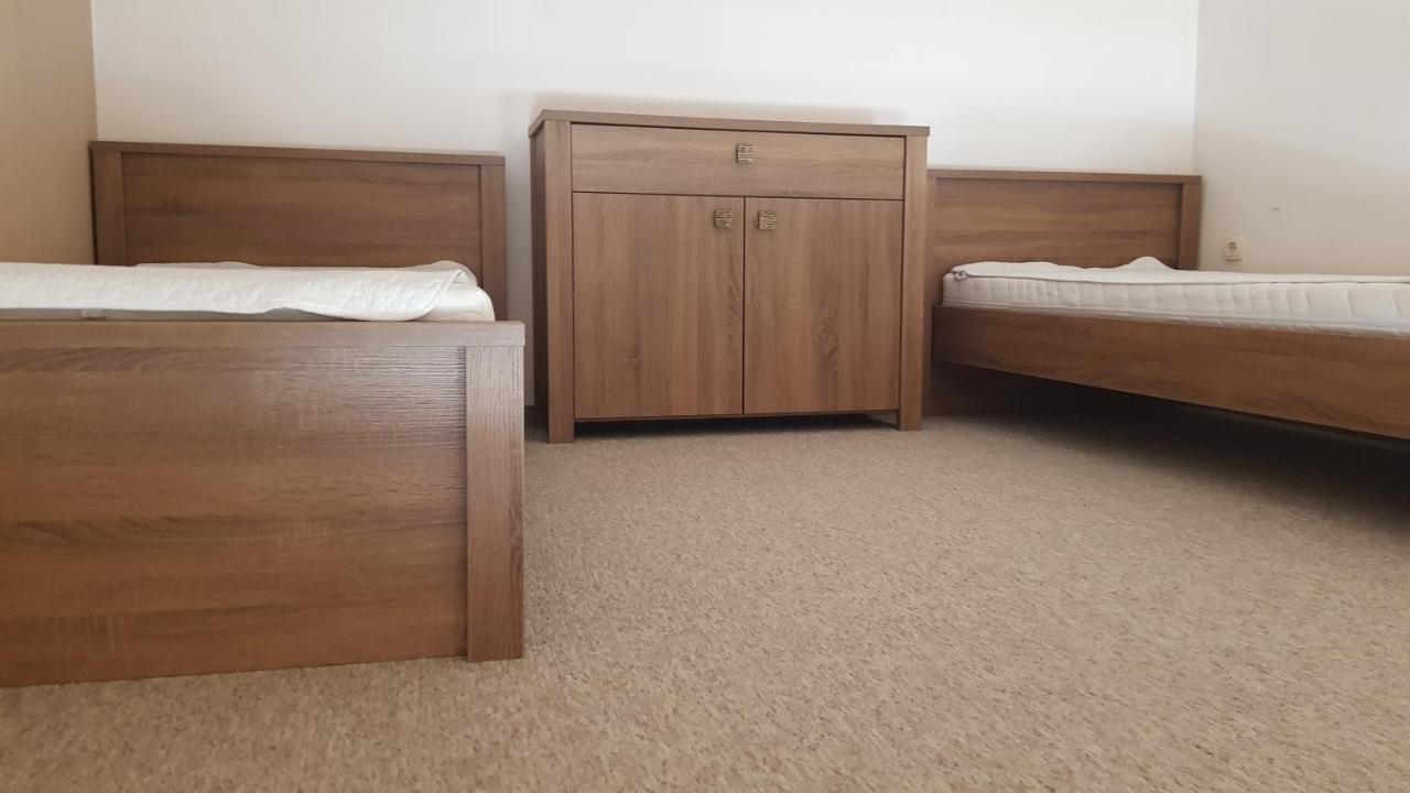 Vegvar Delux Apartman Дьюла Екстер'єр фото