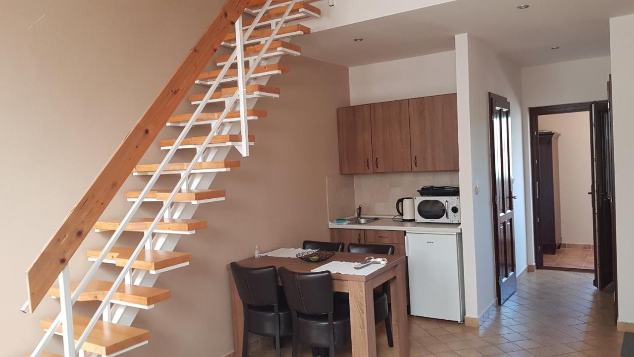 Vegvar Delux Apartman Дьюла Екстер'єр фото