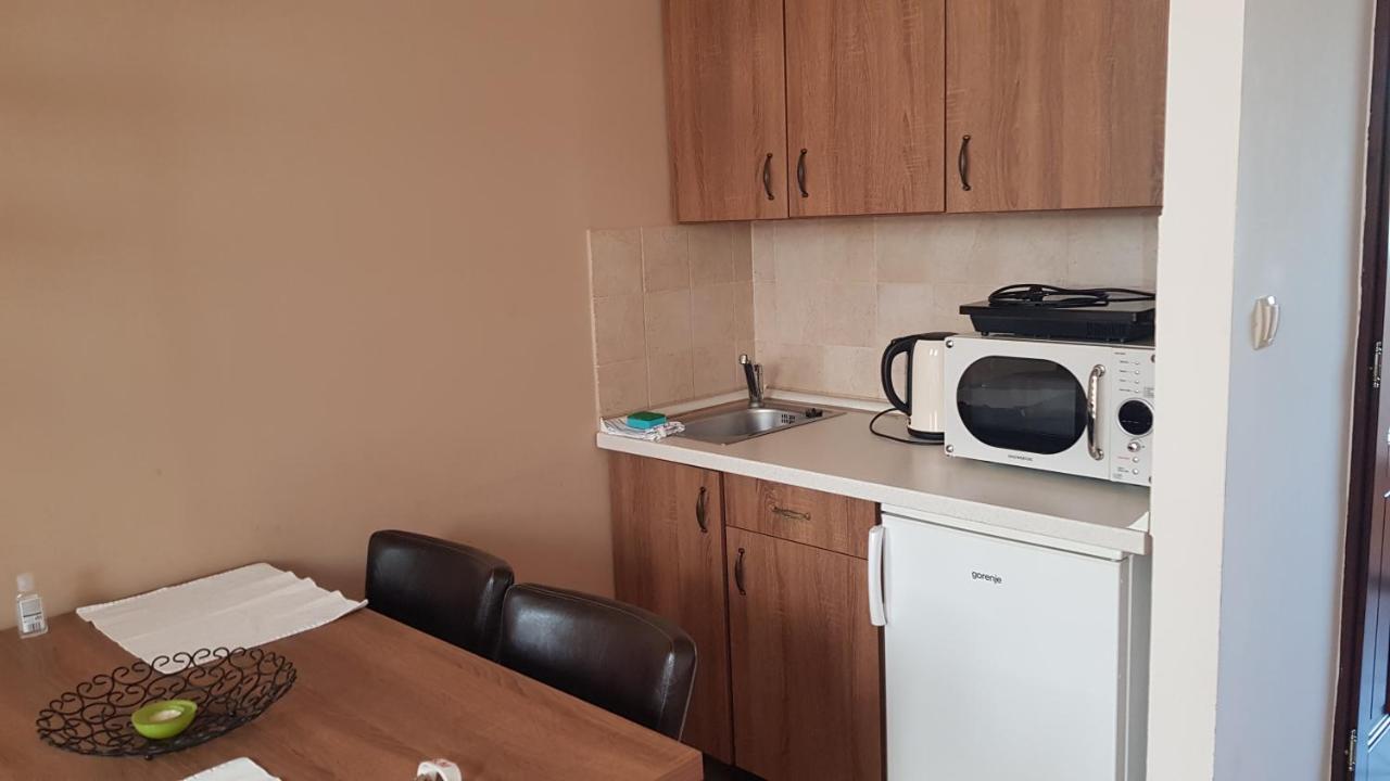 Vegvar Delux Apartman Дьюла Екстер'єр фото