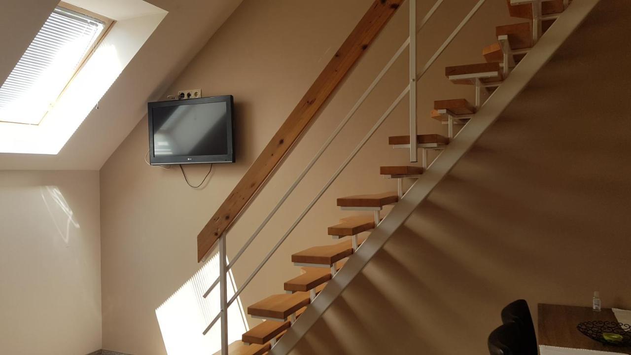 Vegvar Delux Apartman Дьюла Екстер'єр фото