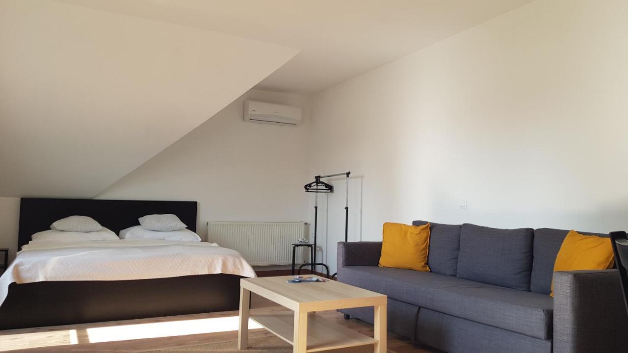 Vegvar Delux Apartman Дьюла Екстер'єр фото