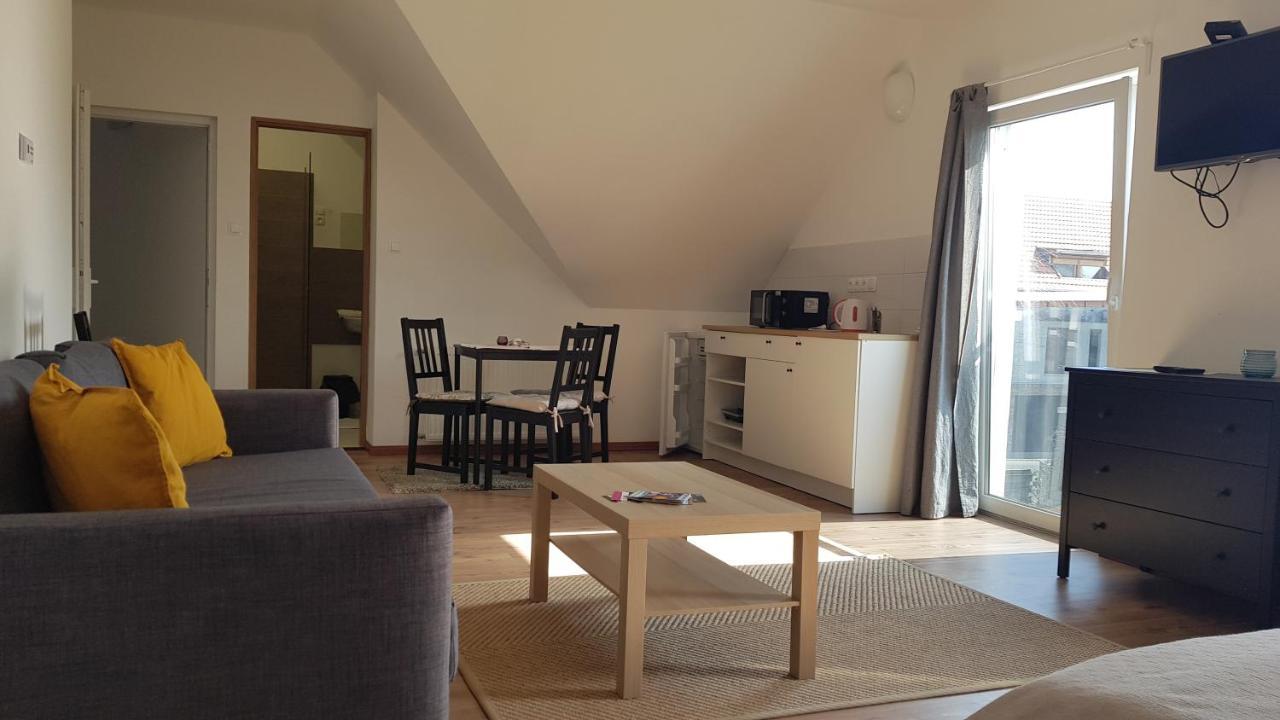 Vegvar Delux Apartman Дьюла Екстер'єр фото